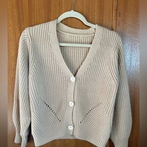 Minimal look sweater size small. Beige cardigan